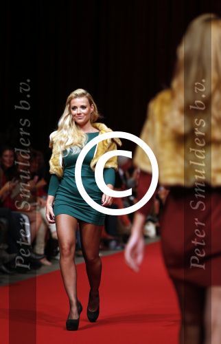 Amsterdam 10 september 2012
Modeshow Jos v Raak met oa Froukje de Both Quinty Trustfull Kim Feenstra Gigi Ravelli en Lieke v Lexmond die mee lopen in de show.
Peter Smulders bv