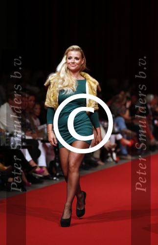 Amsterdam 10 september 2012
Modeshow Jos v Raak met oa Froukje de Both Quinty Trustfull Kim Feenstra Gigi Ravelli en Lieke v Lexmond die mee lopen in de show.
Peter Smulders bv