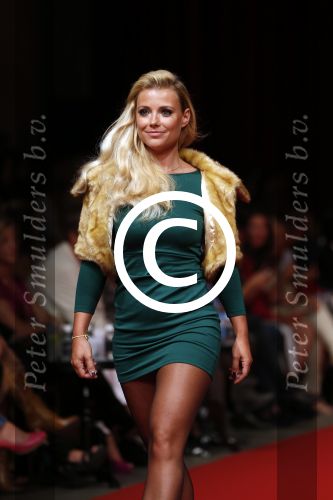 Amsterdam 10 september 2012
Modeshow Jos v Raak met oa Froukje de Both Quinty Trustfull Kim Feenstra Gigi Ravelli en Lieke v Lexmond die mee lopen in de show.
Peter Smulders bv