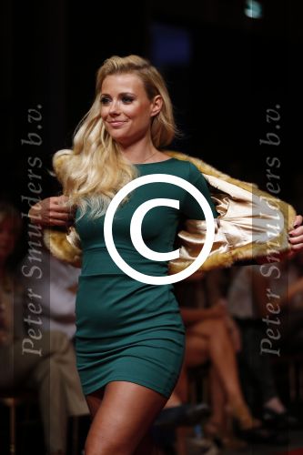 Amsterdam 10 september 2012
Modeshow Jos v Raak met oa Froukje de Both Quinty Trustfull Kim Feenstra Gigi Ravelli en Lieke v Lexmond die mee lopen in de show.
Peter Smulders bv