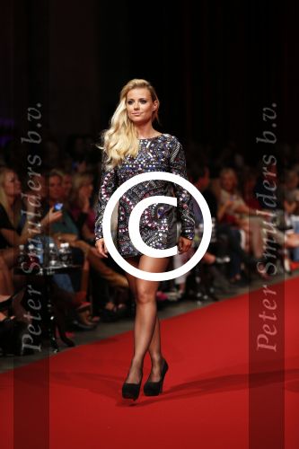 Amsterdam 10 september 2012
Modeshow Jos v Raak met oa Froukje de Both Quinty Trustfull Kim Feenstra Gigi Ravelli en Lieke v Lexmond die mee lopen in de show.
Peter Smulders bv