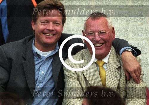 Eindhoven, 5 Maart 1998 Jan Louwers met zijn vriend Soren Lerby op de PSV tribune
