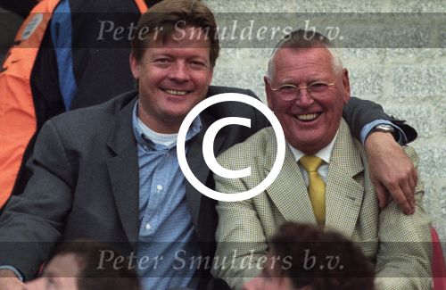 Eindhoven, 5 Maart 1998 Jan Louwers met zijn vriend Soren Lerby op de PSV tribune