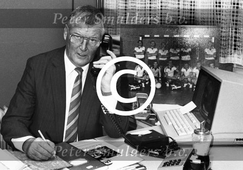 Eindhoven, 27 Oktober 1986 Jan Louwers op kantoor en bedrijf Jan Louwers Horeca Groothandel