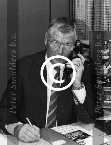 Eindhoven, 27 Oktober 1986 Jan Louwers op kantoor en bedrijf Jan Louwers Horeca Groothandel