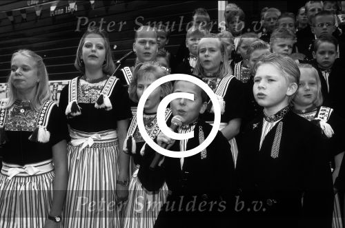 Volendam, 28 Mei 1997
Jantje Smit (Jan Smit) als zangertje bij het Volendammer Jongenskoor (waarin hij 4 jaar zong) onder leiding van Evert Beumer.
Foto Peter Smulders BV