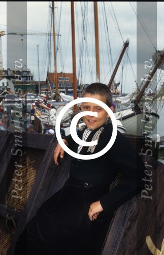 Volendam, 28 Mei 1997
Jantje Smit (Jan Smit) als zangertje bij het Volendammer Jongenskoor (waarin hij 4 jaar zong) onder leiding van Evert Beumer.
Foto Peter Smulders BV