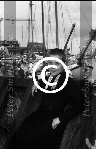 Volendam, 28 Mei 1997
Jantje Smit (Jan Smit) als zangertje bij het Volendammer Jongenskoor (waarin hij 4 jaar zong) onder leiding van Evert Beumer.
Foto Peter Smulders BV