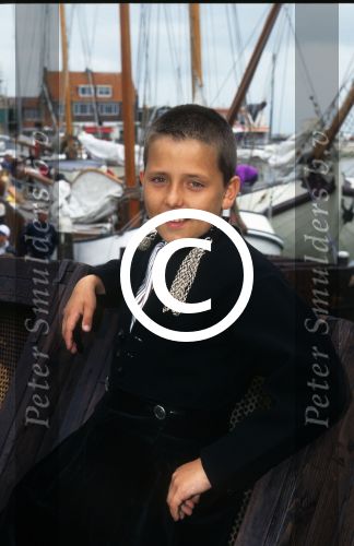 Volendam, 28 Mei 1997
Jantje Smit (Jan Smit) als zangertje bij het Volendammer Jongenskoor (waarin hij 4 jaar zong) onder leiding van Evert Beumer.
Foto Peter Smulders BV