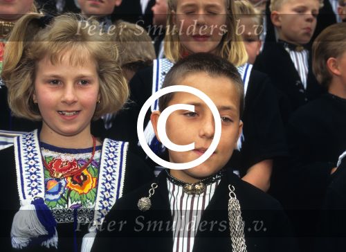 Volendam, 28 Mei 1997
Jantje Smit (Jan Smit) als zangertje bij het Volendammer Jongenskoor (waarin hij 4 jaar zong) onder leiding van Evert Beumer.
Foto Peter Smulders BV