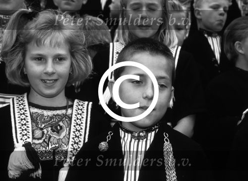 Volendam, 28 Mei 1997
Jantje Smit (Jan Smit) als zangertje bij het Volendammer Jongenskoor (waarin hij 4 jaar zong) onder leiding van Evert Beumer.
Foto Peter Smulders BV