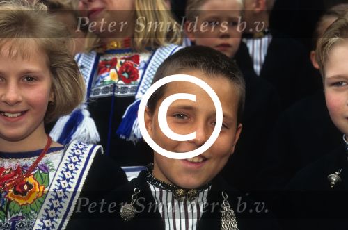 Volendam, 28 Mei 1997
Jantje Smit (Jan Smit) als zangertje bij het Volendammer Jongenskoor (waarin hij 4 jaar zong) onder leiding van Evert Beumer.
Foto Peter Smulders BV