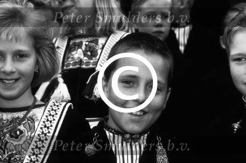 Volendam, 28 Mei 1997
Jantje Smit (Jan Smit) als zangertje bij het Volendammer Jongenskoor (waarin hij 4 jaar zong) onder leiding van Evert Beumer.
Foto Peter Smulders BV
