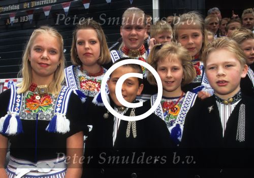 Volendam, 28 Mei 1997
Jantje Smit (Jan Smit) als zangertje bij het Volendammer Jongenskoor (waarin hij 4 jaar zong) onder leiding van Evert Beumer.
Foto Peter Smulders BV