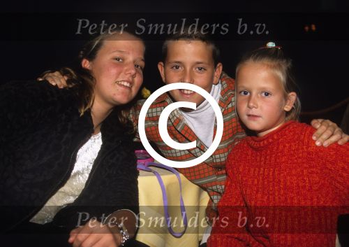 Volendam, 15 Oktober 1997
Jantje Smit met zijn zussen Jenny Smit en Monique Smit
Foto Peter Smulders BV