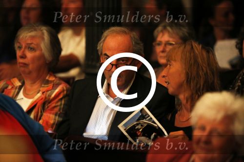 Amsterdam 31 augustus 2012
Afscheid Maartje v Weegen van radio 4 in het concertgebouw. Job Cohen met een kennis
Peter Smulders bv