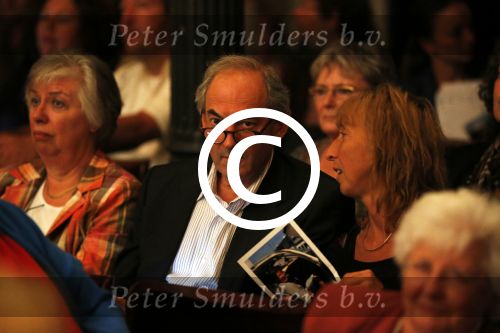 Amsterdam 31 augustus 2012
Afscheid Maartje v Weegen van radio 4 in het concertgebouw. Job Cohen met een kennis
Peter Smulders bv