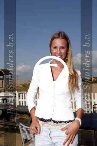 Amsterdam 3 september 2012
Presentatie deelnmemers expeditie Robinson bij strand west . Joke v d Velde
Peter Smulders bv