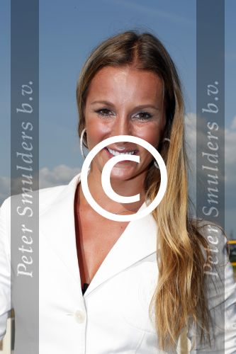 Amsterdam 3 september 2012
Presentatie deelnmemers expeditie Robinson bij strand west . Joke v d Velde
Peter Smulders bv