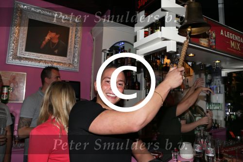 Den Haag, 14 September 2012
Opening Bar van Barbie
Barbie (Samantha) met Jokertje Robert Minderhout met vriendin
Foto Peter Smulders BV