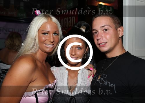 Den Haag, 14 September 2012
Opening Bar van Barbie
Oh Oh Cherso Jokertje (Robert Minderhoud) met vriendin en Barbie
Foto Peter Smulders BV