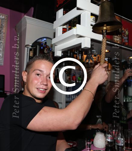 Den Haag, 14 September 2012
Opening Bar van Barbie
Oh Oh Cherso Jokertje (Robert Minderhoud) hangt als eerste aan \