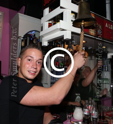 Den Haag, 14 September 2012
Opening Bar van Barbie
Oh Oh Cherso Jokertje (Robert Minderhoud) hangt als eerste aan \