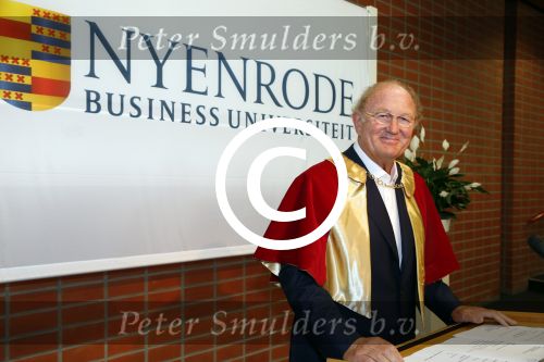 Breukelen 10 september 2012
Joop van de Ende krijgt ere doctoraat op universiteit Neyerode. Aanwezig zijn zijn vrouw Janine en kinderen Iris en Vincent
Peter Smulders bv