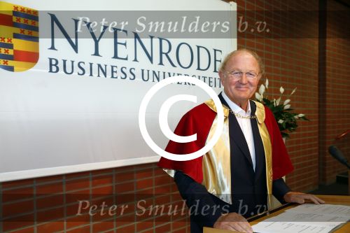 Breukelen 10 september 2012
Joop van de Ende krijgt ere doctoraat op universiteit Neyerode. Aanwezig zijn zijn vrouw Janine en kinderen Iris en Vincent
Peter Smulders bv