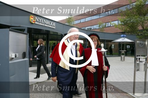 Breukelen 10 september 2012
Joop van de Ende krijgt ere doctoraat op universiteit Neyerode. Aanwezig zijn zijn vrouw Janine en kinderen Iris en Vincent
Peter Smulders bv