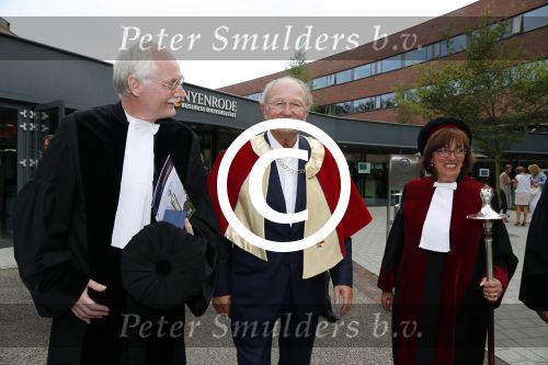 Breukelen 10 september 2012
Joop van de Ende krijgt ere doctoraat op universiteit Neyerode. Aanwezig zijn zijn vrouw Janine en kinderen Iris en Vincent
Peter Smulders bv