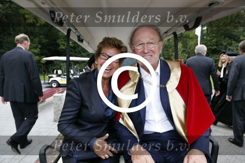 Breukelen 10 september 2012
Joop van de Ende krijgt ere doctoraat op universiteit Neyerode. Aanwezig zijn zijn vrouw Janine en kinderen Iris en Vincent
Peter Smulders bv