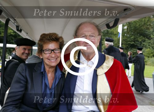 Breukelen 10 september 2012
Joop van de Ende krijgt ere doctoraat op universiteit Neyerode. Aanwezig zijn zijn vrouw Janine en kinderen Iris en Vincent
Peter Smulders bv