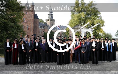 Breukelen 10 september 2012
Joop van de Ende krijgt ere doctoraat op universiteit Neyerode. Aanwezig zijn zijn vrouw Janine en kinderen Iris en Vincent
Peter Smulders bv
