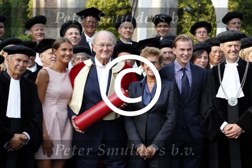 Breukelen 10 september 2012
Joop van de Ende krijgt ere doctoraat op universiteit Neyerode. Aanwezig zijn zijn vrouw Janine en kinderen Iris en Vincent
Peter Smulders bv