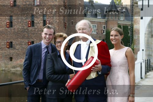 Breukelen 10 september 2012
Joop van de Ende krijgt ere doctoraat op universiteit Neyerode. Aanwezig zijn zijn vrouw Janine en kinderen Iris en Vincent
Peter Smulders bv