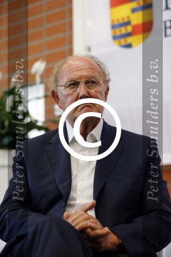 Breukelen 10 september 2012
Joop van de Ende krijgt ere doctoraat op universiteit Neyerode. Aanwezig zijn zijn vrouw Janine en kinderen Iris en Vincent
Peter Smulders bv
