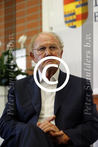 Breukelen 10 september 2012
Joop van de Ende krijgt ere doctoraat op universiteit Neyerode. Aanwezig zijn zijn vrouw Janine en kinderen Iris en Vincent
Peter Smulders bv