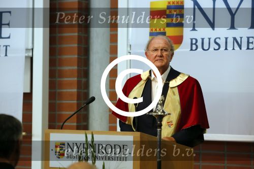 Breukelen 10 september 2012
Joop van de Ende krijgt ere doctoraat op universiteit Neyerode. Aanwezig zijn zijn vrouw Janine en kinderen Iris en Vincent
Peter Smulders bv