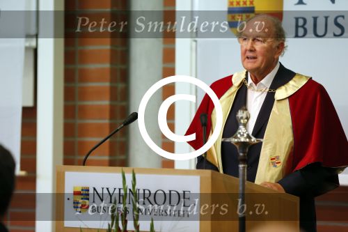 Breukelen 10 september 2012
Joop van de Ende krijgt ere doctoraat op universiteit Neyerode. Aanwezig zijn zijn vrouw Janine en kinderen Iris en Vincent
Peter Smulders bv