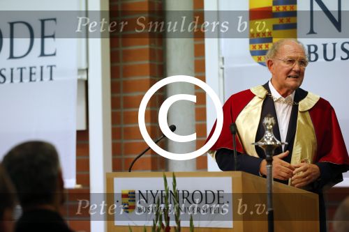Breukelen 10 september 2012
Joop van de Ende krijgt ere doctoraat op universiteit Neyerode. Aanwezig zijn zijn vrouw Janine en kinderen Iris en Vincent
Peter Smulders bv