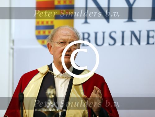 Breukelen 10 september 2012
Joop van de Ende krijgt ere doctoraat op universiteit Neyerode. Aanwezig zijn zijn vrouw Janine en kinderen Iris en Vincent
Peter Smulders bv