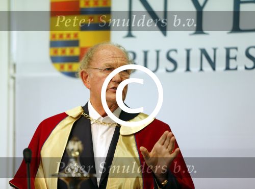 Breukelen 10 september 2012
Joop van de Ende krijgt ere doctoraat op universiteit Neyerode. Aanwezig zijn zijn vrouw Janine en kinderen Iris en Vincent
Peter Smulders bv