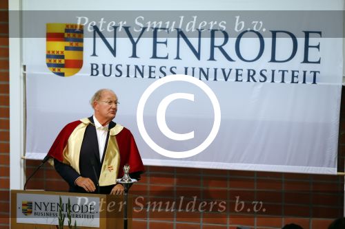 Breukelen 10 september 2012
Joop van de Ende krijgt ere doctoraat op universiteit Neyerode. Aanwezig zijn zijn vrouw Janine en kinderen Iris en Vincent
Peter Smulders bv