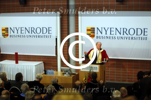 Breukelen 10 september 2012
Joop van de Ende krijgt ere doctoraat op universiteit Neyerode. Aanwezig zijn zijn vrouw Janine en kinderen Iris en Vincent
Peter Smulders bv