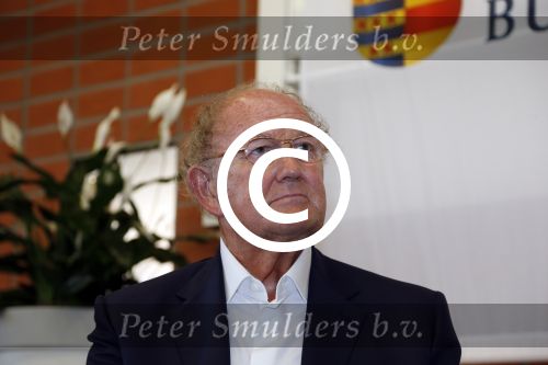 Breukelen 10 september 2012
Joop van de Ende krijgt ere doctoraat op universiteit Neyerode. Aanwezig zijn zijn vrouw Janine en kinderen Iris en Vincent
Peter Smulders bv