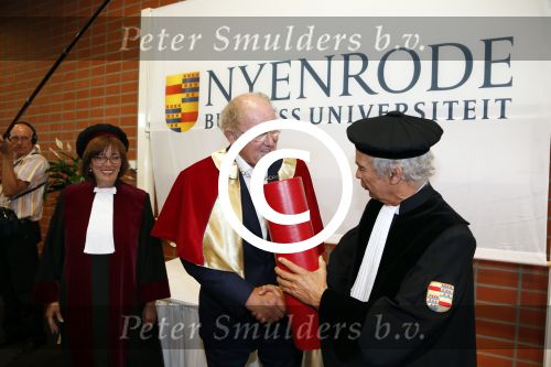 Breukelen 10 september 2012
Joop van de Ende krijgt ere doctoraat op universiteit Neyerode. Aanwezig zijn zijn vrouw Janine en kinderen Iris en Vincent
Peter Smulders bv