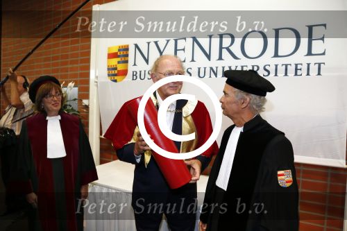 Breukelen 10 september 2012
Joop van de Ende krijgt ere doctoraat op universiteit Neyerode. Aanwezig zijn zijn vrouw Janine en kinderen Iris en Vincent
Peter Smulders bv