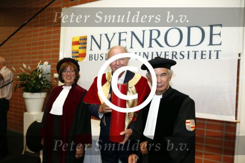 Breukelen 10 september 2012
Joop van de Ende krijgt ere doctoraat op universiteit Neyerode. Aanwezig zijn zijn vrouw Janine en kinderen Iris en Vincent
Peter Smulders bv