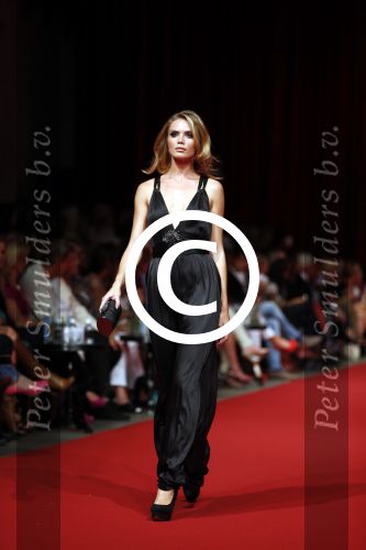 Amsterdam 10 september 2012
Modeshow Jos v Raak met oa Froukje de Both Quinty Trustfull Kim Feenstra Gigi Ravelli en Lieke v Lexmond die mee lopen in de show.
Peter Smulders bv